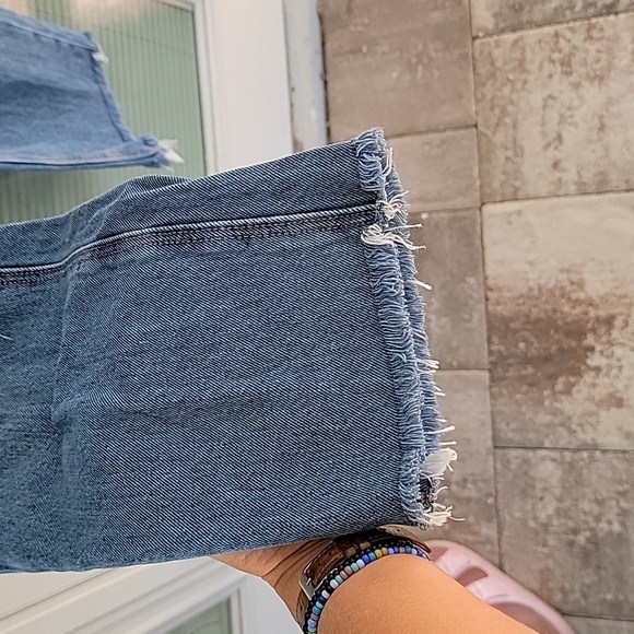 Old Navy High-Rise Raw Hem Distressed No Strech Straight Leg Jeans Sz 10 - Picture 3 of 9